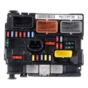 SKRZYNKA BEZPIECZNIKW MODUŁ BSM CITROEN C2 C3 I II C3 PICASSO DS3 PEUGEOT 1007 207 9667199780 R09 PL156278 Popularny